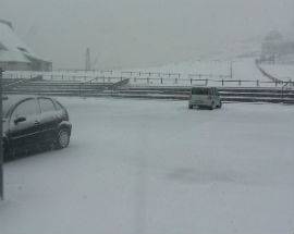 NEVE E VENTO FORTE A CAMPO IMPERATORE, TERMOMETRO A ZERO