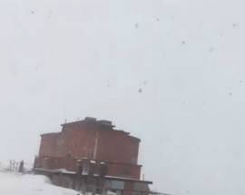 GRAN SASSO: NEVICA A CAMPO IMPERATORE, ”LA STAGIONE NON FINISCE MAI”, PASQUA SUGLI SCI