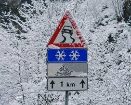 NEVICATA NOTTURNA A CAMPO IMPERATORE, VENTI FINO A 100 CHILOMETRI ORARI