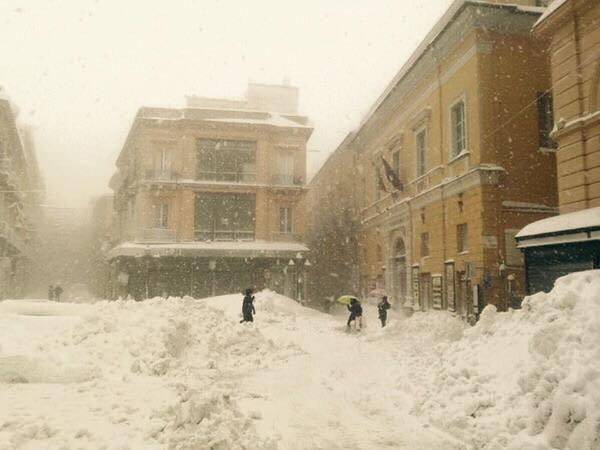 MALTEMPO: DI PRIMIO, ”NON SAPPIAMO PIU’ DOVE METTERE NEVE, SERVE ESERCITO”