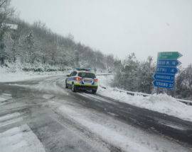 MALTEMPO: NEL TERAMANO UN AUTOBUS E’ FINITO FUORI STRADA