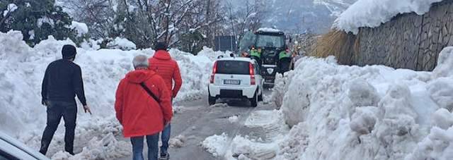 IL GELO ASSEDIA L’ABRUZZO: VITTIME, PAESI BLOCCATI, CASE EVACUATE E SALVATAGGI
