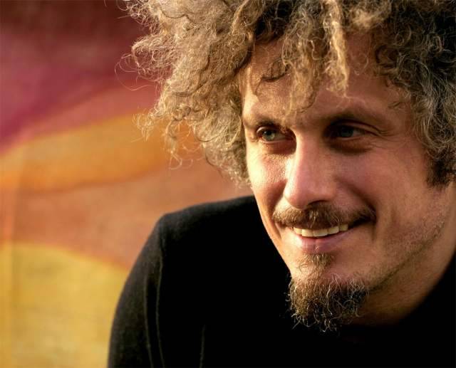 LA NOTTE DI NICCOLO’ FABI:  SUL PALCO L’ULTIMO DISCO CHE EMOZIONA PESCARA