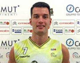 APPRODA AL GIULIANOVA BASKET NICOLA BASTONE PROMETTENTE ALA CLASSE 1992 DEL BERGAMO