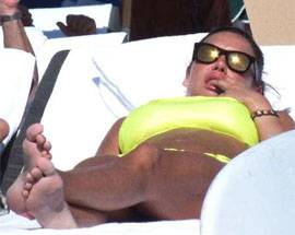 NICOLE MINETTI SHOW IN BIKINI SULLE SPIAGGE DEGLI STATES