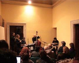 SULMONA: A PALAZZO CORVI L’APERITIVO IN MUSICA DEI NO SMAM