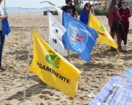 REFERENDUM NO TRIV: FLASH MOB IN SPIAGGIA, A PESCARA ANCHE ATTIVISTI SPONDA BALCANICA