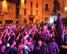 SULMONA: NOTTE A COLORI, SUCCESSO DI PUBBLICO CON QUALCHE IMPREVISTO