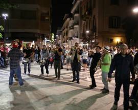 PESCARA: ”NOTTE DELLO SHOPPING, UN FLOP, ANNULLATA TARDI”, E’ POLEMICA