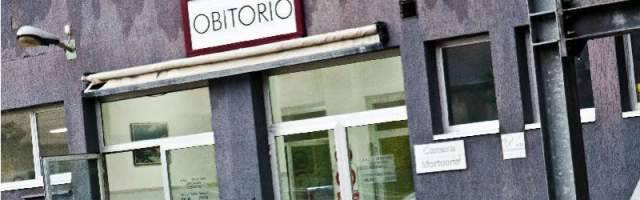 CROLLA IL SOLAIO, OPERAIO MUORE SCHIACCIATO MENTRE LAVORA IN RIMESSA