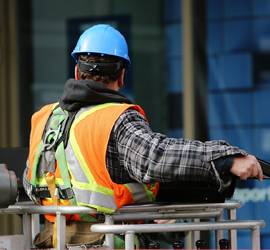 LAVORO IN ABRUZZO: GARANZIA OVER FUNZIONA, ASSUNTI 500 DISOCCUPATI SOPRA I 30 ANNI
