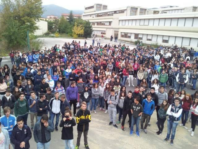 L’AQUILA: SCUOLE OCCUPATE, STUDENTI ”NOI ESCLUSI DA RICOSTRUZIONE”
