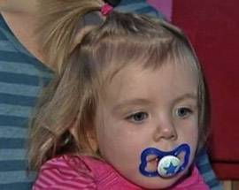 HA UNA MATITA INFILATA NEL CERVELLO, BIMBA 20 MESI SALVA
