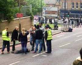 LONDRA: SOLDATO UCCISO A COLPI DI MACHETE, ”E’ TERRORISMO ISLAMICO”