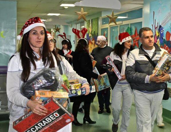 ATESSA: BABBI NATALE SEVEL E AIL AL REPARTO DI EMATOLOGIA PEDIATRICA