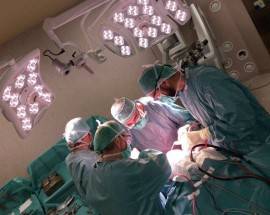 OSPEDALE L’AQUILA: OPERAZIONE DIFFICILISSIMA SU UNA DONNA, RICOSTRUITI CRANIO E VISO