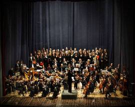 MUSICA: PIENONE A PESCARA PER CONCERTO DI FINE ANNO DIRETTO DAL MAESTRO ANTONELLA DE ANGELIS