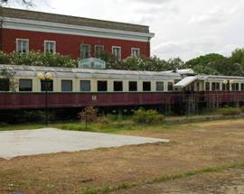 GIULIANOVA: LA DENUNCIA, ”VAGONI DI TRENO ABBANDONATI NEL PARCO”