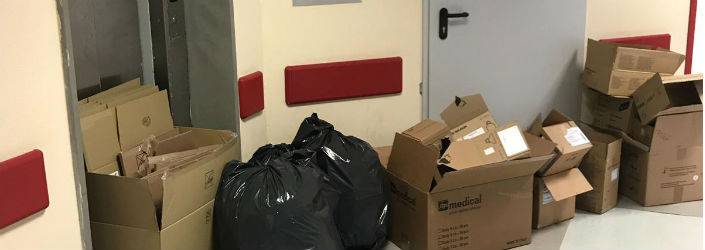 ”TOUR” OSPEDALE SAN SALVATORE TRA BUCHE, FILE, ASCENSORI ROTTI E PERDITE D’ACQUA