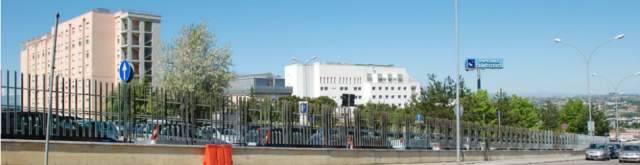 CAOS ALL’OSPEDALE DI CHIETI, NO POSTI LETTO IN PIU’ E PAZIENTI NEI CORRIDOI
