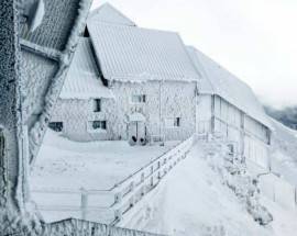 ”L’OSTELLO DI FROZEN” E’ IN ABRUZZO: SCATTO VIRALE DA CAMPO IMPERATORE