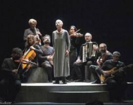 ”IN TEATRO CELEBRIAMO IL RITO DELLA RAGIONE UMANA”,  L’ARTE IMPEGNATA E SOCIALE DI OTTAVIA PICCOLO