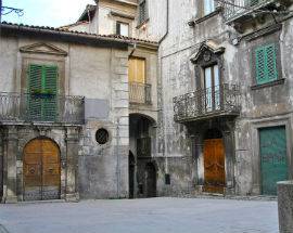 SCANNO: PIENONE ALLE VISITE GUIDATE ALLE DIMORE STORICHE CON IL FAI