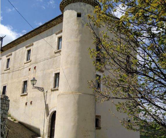 PIZZOFERRATO: NEL PALAZZO BARONALE CENTRO  EVOLUZIONE PERSONALE