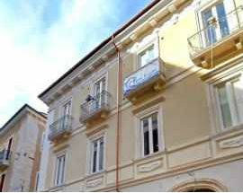 L’AQUILA: AGENZIA IMMOBILIARE  TECNORETE INAUGURA IN  CENTRO, ”SALE DOMANDA CASE”