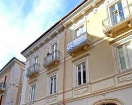 L’AQUILA: COME SI VIVE IN UN PALAZZO DEL ‘700, VERNISSAGE IN CENTRO