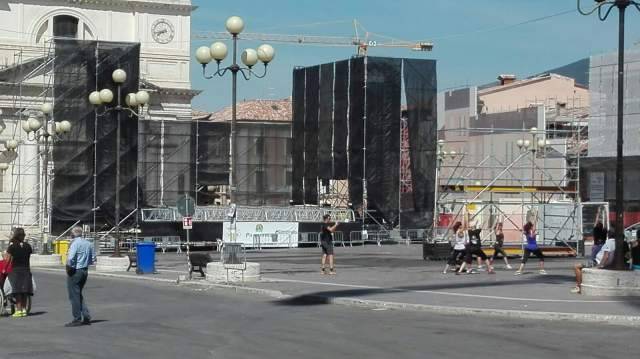 L’AQUILA: EVENTI PERDONANZA ANNULLATI, MA IL PALCO IN PIAZZA RESTA MONTATO