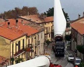 ALTO VASTESE: PALE EOLICHE DA 14 TONNELLATE TRA LE CASE DEI PAESI
