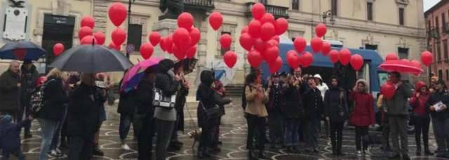 FESTA DELLA DONNA: DALLA VIOLENZA FISICA A QUELLA ECONOMICA, ”QUESTO NON E’ AMORE”