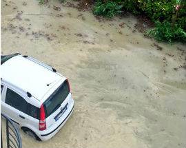 MALTEMPO: L’AUTO DELLA PEZZOPANE SOTT’ACQUA A PINETO, ”DILUVIA”