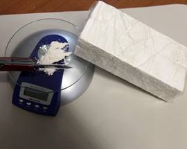 CITTA’ SANT’ANGELO: FUGGE A POSTO DI BLOCCO, TROVATO CON UN CHILO DI COCAINA E ARRESTATO