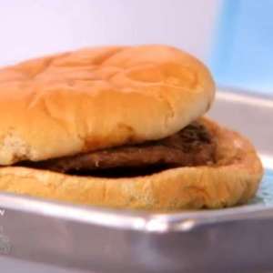 IL PANINO ”ETERNO” DEL MCDONALD’S, INTATTO DOPO 14 ANNI