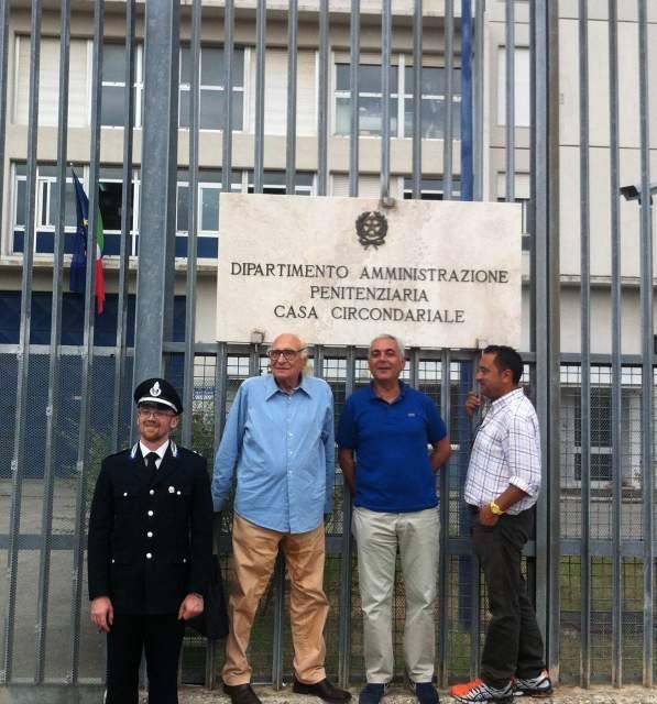 TERAMO: PANNELLA A CASTROGNO, DETENUTI FIRMANO PER REFERENDUM