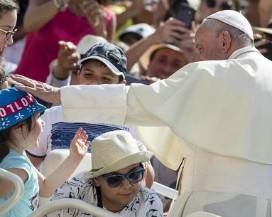 SISMA CENTRO ITALIA: PAPA FRANCESCO A CAMERINO TRA LE ”CASETTE” DEI TERREMOTATI