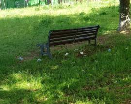 L’AQUILA: ULTIMO GIORNO DI SCUOLA, PARCO DEL SOLE INVASO DAI RIFIUTI
