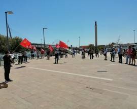 PESCARA: PARTITO COMUNISTA IN PIAZZA, RIZZO, ”TUTTI INGINOCCHIATI A UE, ITALIA INDIPENDENTE”