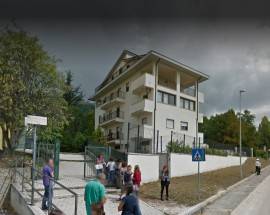 BIMBO INVESTITO FUORI SCUOLA A L’AQUILA, PRESIDE E GENITORI CHIEDONO ”MAGGIORE SICUREZZA”