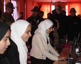 AFGHANISTAN: HERAT, ALPINI DONANO AULA MULTIMEDIALE A LICEO FEMMINILE
