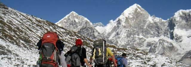 ALPINISTI ABRUZZESI COSTRUISCONO RIFUGIO SULL’HIMALAYA E PORTANO TEGOLA AMATRICE