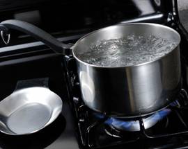 AVEZZANO: BIMBO SI USTIONA CON ACQUA DELLA PASTA