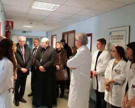 L’AQUILA: L’ARCIVESCOVO PETROCCHI IN VISITA ALL’OSPEDALE