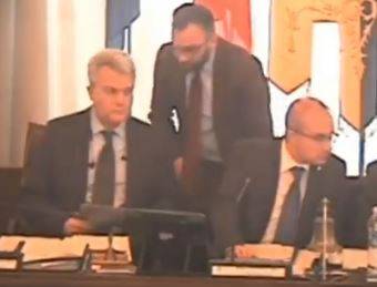 CONSIGLIO REGIONALE: ”VOGLIO DARGLI DUE SARDELLE”, AUDIO MINACCE A PETTINARI DA BANCHI CENTRODESTRA