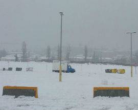 L’AQUILA: PIAZZA D’ARMI SEPOLTA DALLA NEVE, PROTESTANO I CITTADINI