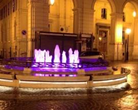BIMBI PREMATURI: A CHIETI LA FONTANA DI PIAZZA VALIGNANI SI ILLUMINA DI VIOLA