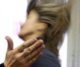 MALTRATTA E PICCHIA I GENITORI, ARRESTATO 44ENNE DI ROSETO