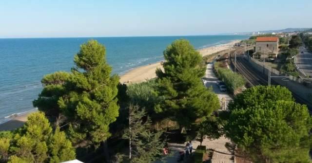 ECCO IL PINETO-ATRI EXPRESS, TURISTI GRATIS DALLA SPIAGGIA ALL’ENTROTERRA LE SERE ESTIVE